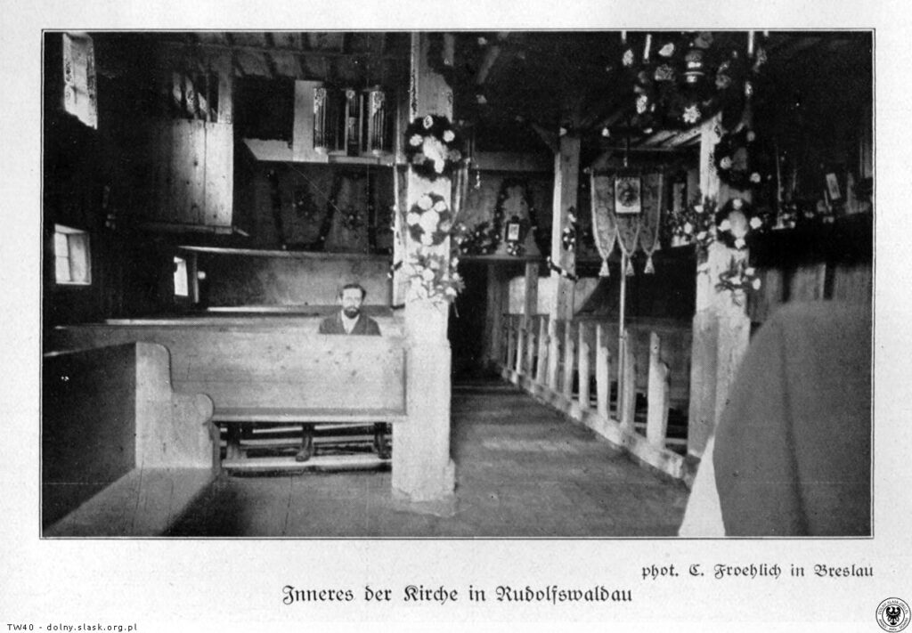 fot. Kartka pocztowa z widokiem wnętrza kościoła, 1912 r.
