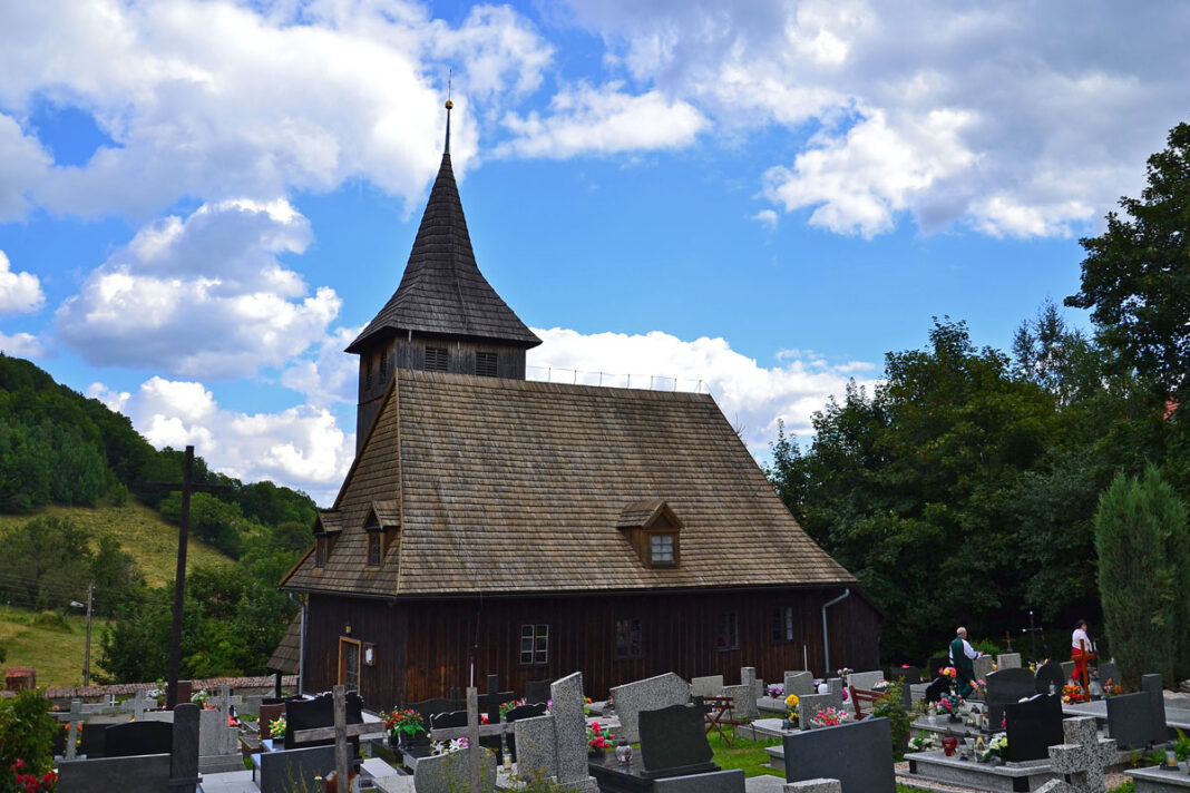 fot. Kościół drewniany w Grzmiącej