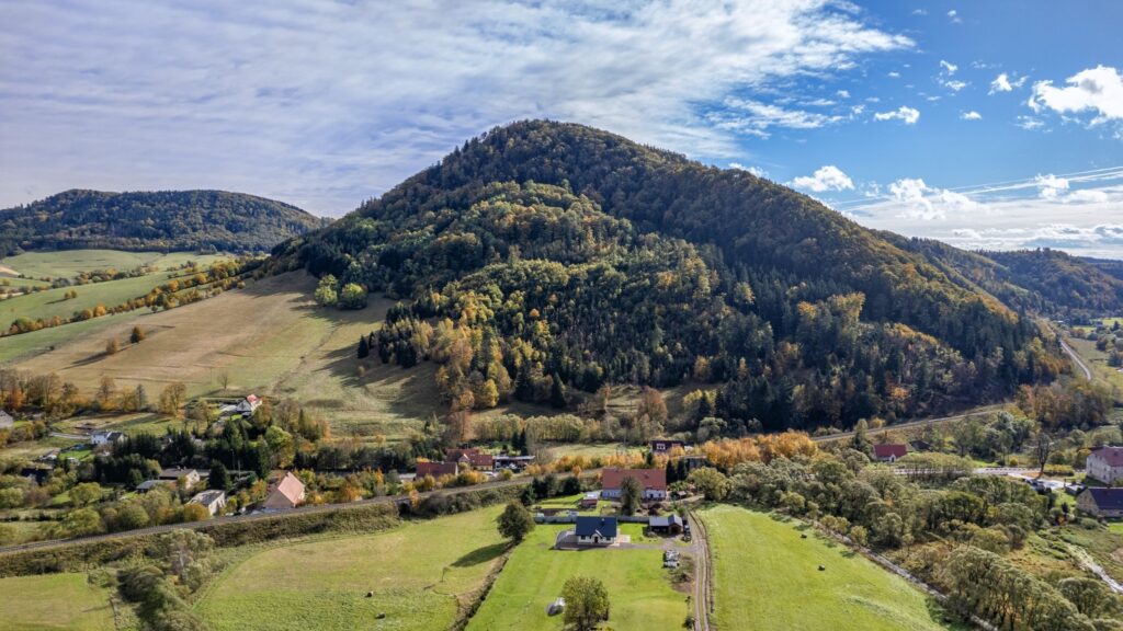 Widok z wieży widokowej na Górze Parkowej w Mieroszowie